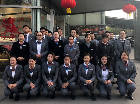 涼山州中盛汽車銷售服務(wù)有限公司合影